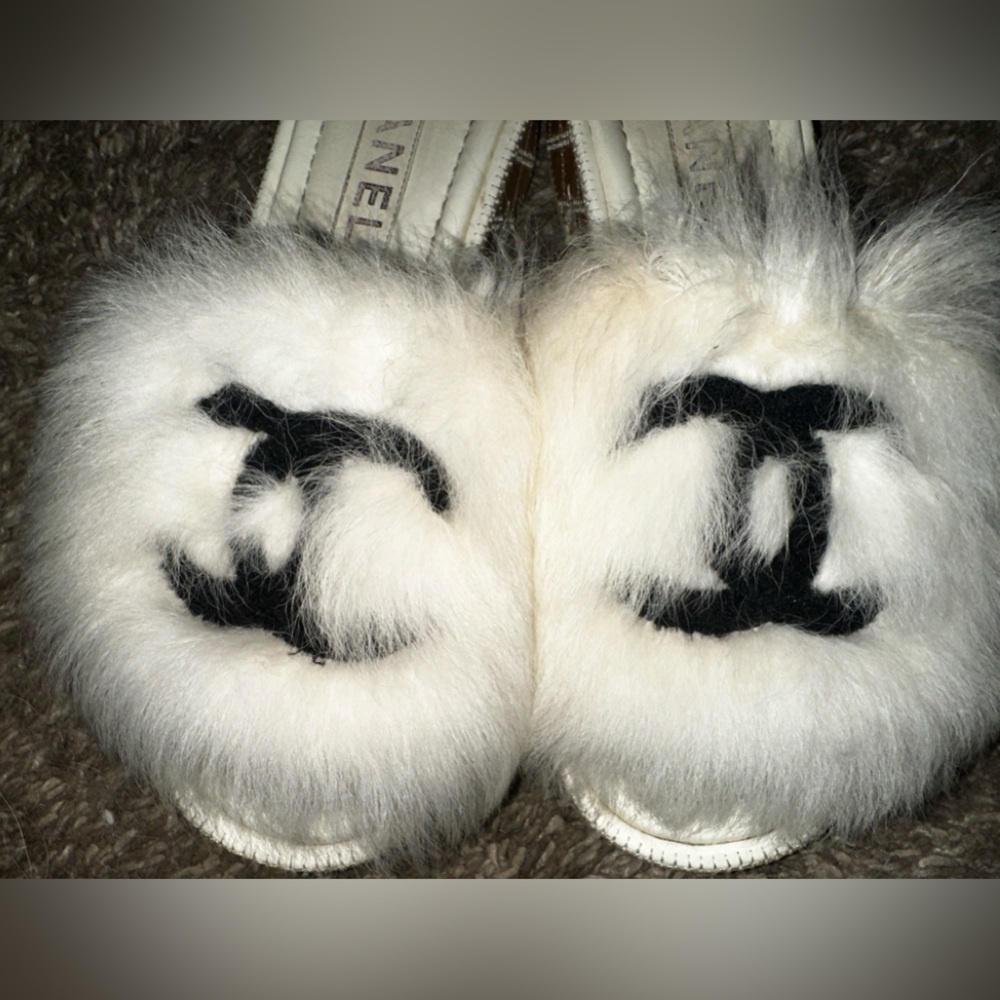 Chanel White Fur Slide Sandals Size 38.5 - Picture 5 of 13